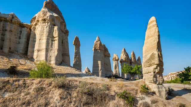 פסלי פאלוס שנחצבו  (צילום: אינג'אימג')