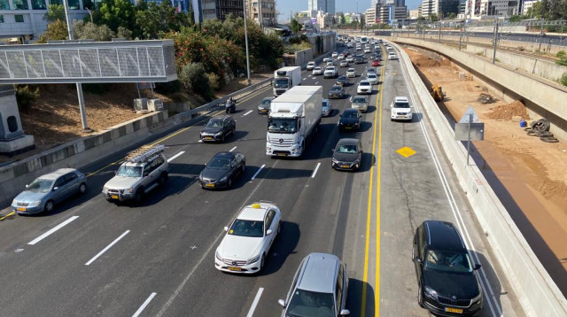 הנת"צ החדש בנתיבי איילון. "ל-VIP של משתמשות ומשתמשי הדרך" (צילום: אבשלום ששוני)