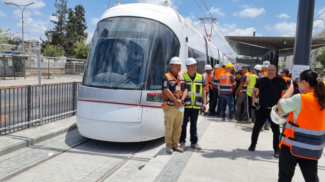 הקו האדום של הרכבת הקלה. עלויות תפעול גבוהות בסופי שבוע (צילום: אלון חכמון)