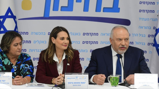 ליברמן, שאשא ביטון ויפה בן דוד  (צילום: אבשלום ששוני)