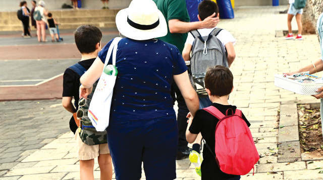 פתיחת שנת הלימודים ילקוט מהגב (צילום: אבשלום ששוני)