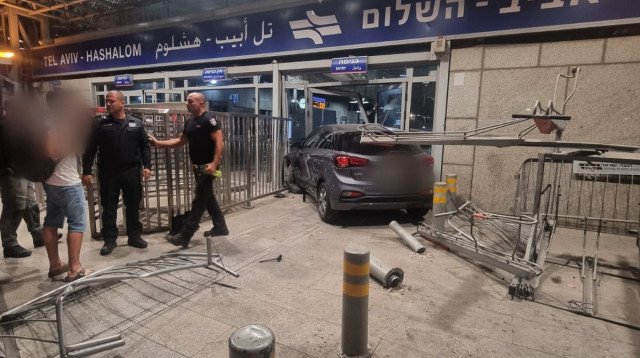 זירת האירוע ברכבת השלום (צילום: דוברות המשטרה)