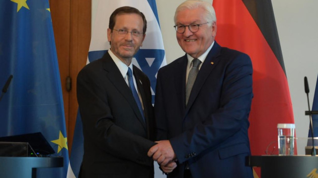נשיא המדינה יצחק הרצוג, ונשיא גרמניה פרנק-ואלטר שטיינמאייר (צילום: עמוס בן גרשום/לע״מ)