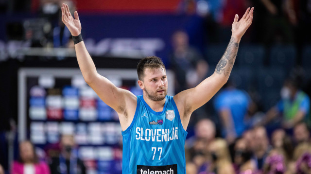 מתחמם. דונצ'יץ' (צילום: GettyImages, Marvin Ibo Guengoer - GES Sportfoto)