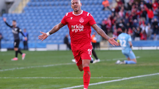 מאור בוזגלו שחקן הפועל תל אביב (צילום: קובי אליהו)