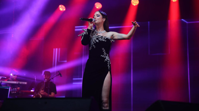 נונו במהלך ביצוע בטקס (צילום: אור גפן)