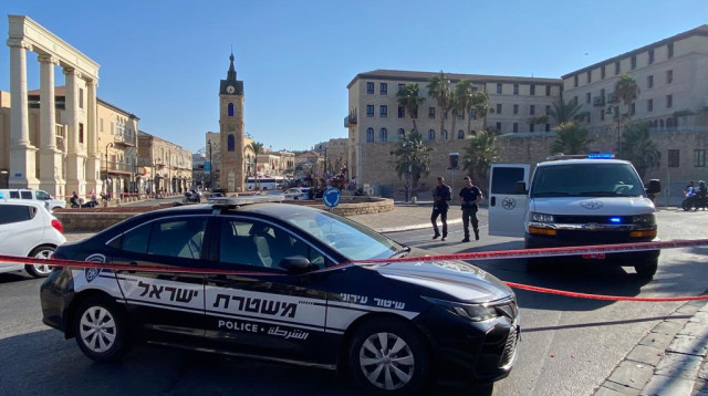 כוחות המשטרה בכיכר השעון ביפו (צילום: אבשלום ששוני)