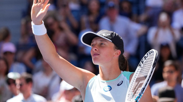 שוב גברה על האלופה בדימוס. שביונטק (צילום: רויטרס)