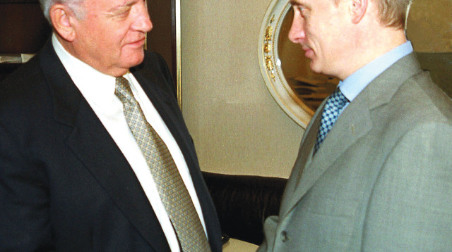 ולדימיר פוטין ומיכאיל גורבצ'וב (צילום: רויטרס)