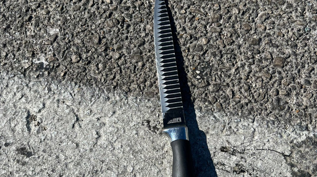 הסכין מניסיון פיגוע הדקירה סמוך לגבעת זאב (צילום: דוברות המשטרה)