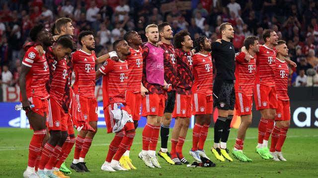 שחקני באיירן מינכן חוגגים (צילום: GettyImages, Alex Grimm)