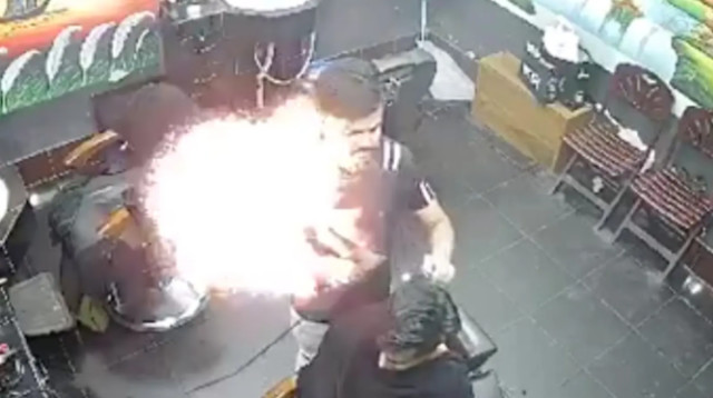 מייבש השיער נדלק והתפוצץ, הספר והלקוח איבדו את חייהם (צילום: מתוך פייסבוק)