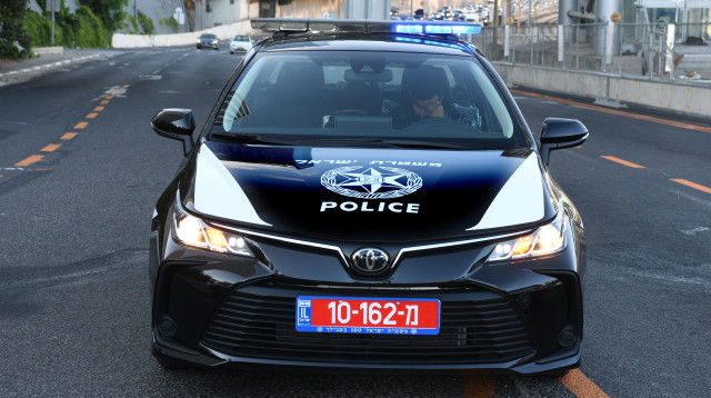 ניידת משטרה 11 ביולי 2022 (צילום: ראובן קסטרו)