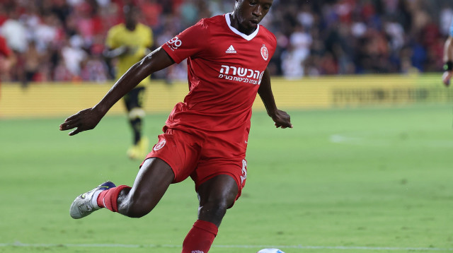 שוחרר לאימונים ולמשחקים והוסר צו עיכוב היציאה מהארץ. קונטה (צילום: ברני ארדוב)