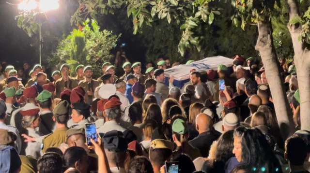 הלוויתו של רס"ן בר פלח (צילום: יואב איתיאל, וואלה!)