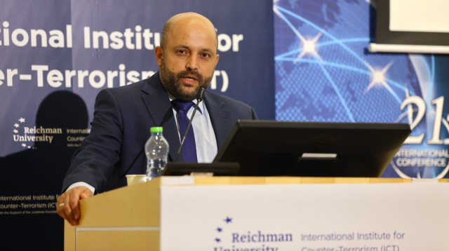 ד"ר אייל חולתא (צילום: גלעד קוולרצ'יק)