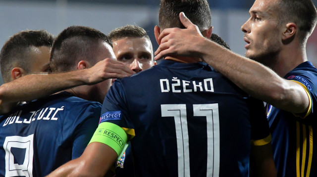 אדין דז'קו ושחקני נבחרת בוסניה (צילום: GettyImages, ELVIS BARUKCIC)