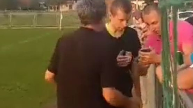 שופט בסרביה מאשר גול על סמך צפייה בטלפון (צילום: צילום מסך, טוויטר)