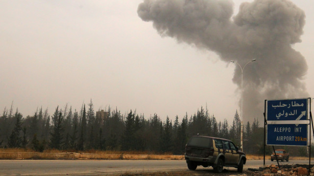 תקיפה בסמוך לנמל התעופה בחאלב, סוריה (צילום: REUTERS/Ammar Abdullah)