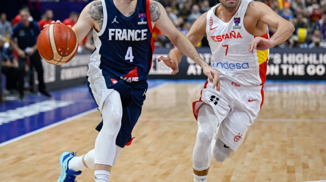 קרב מרתק. הרטל מול פרננדס (צילום: GettyImages, TOBIAS SCHWARZ/AFP)