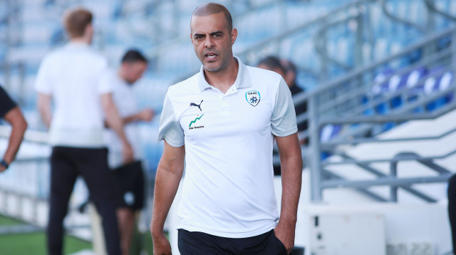 גיא לוזון מאמן הנבחרת הצעירה של ישראל (צילום: קובי אליהו)