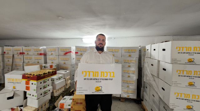 הרב יוסי גל בבית מעשים טובים ברמת גן (צילום: משה כהן)