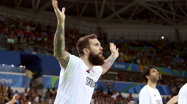 מירוסלב ראדוליצה שחקן נבחרת סרביה (צילום: רויטרס)