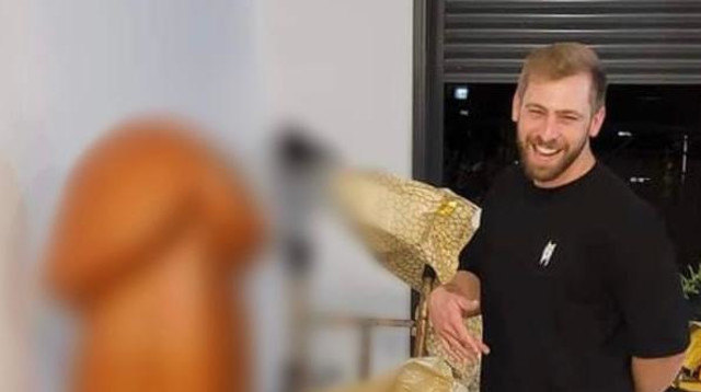 מי יקנה את הפסל ההזוי הזה? (צילום: מתוך פייסבוק)