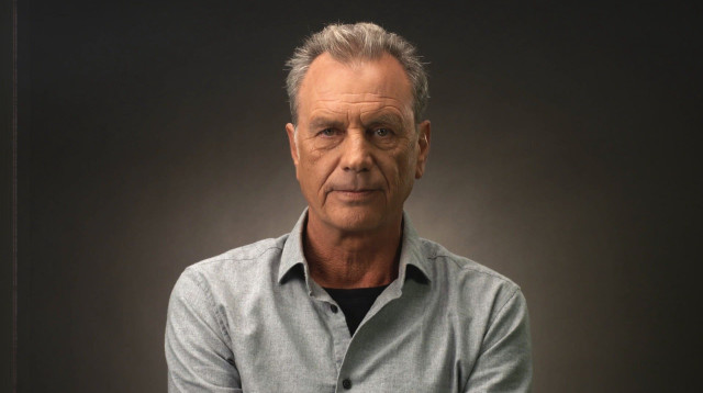 מודי בר און בפרומו לסדרה "שיעור מולדת" (צילום: ראובן קפוצ'ינסקי)