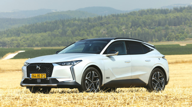 מכונית הפרימיום החדשה DS4 (צילום: רונן טופלברג)