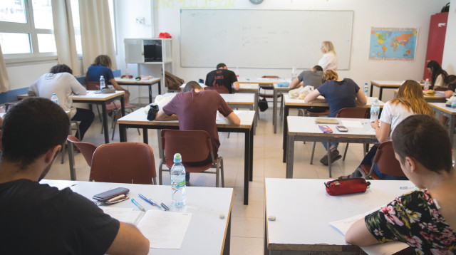 תלמידי בית ספר תיכון (צילום: נועם רבקין פנטון, פלאש 90)