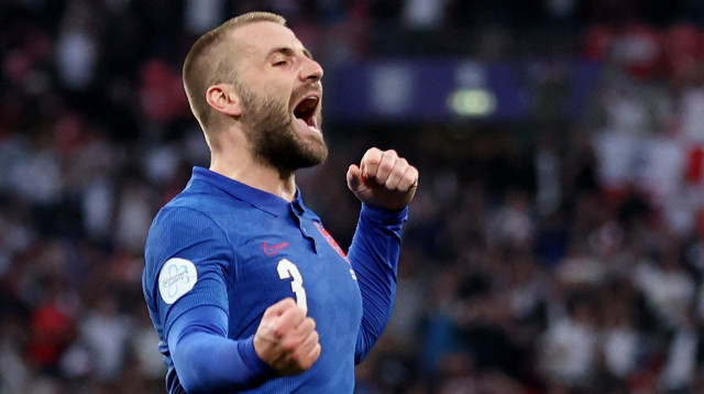 לוק שואו שחקן נבחרת אנגליה חוגג שער (צילום: רויטרס)