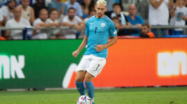 שחקן נבחרת ישראל, עומר אצילי (צילום: ברני ארדוב)