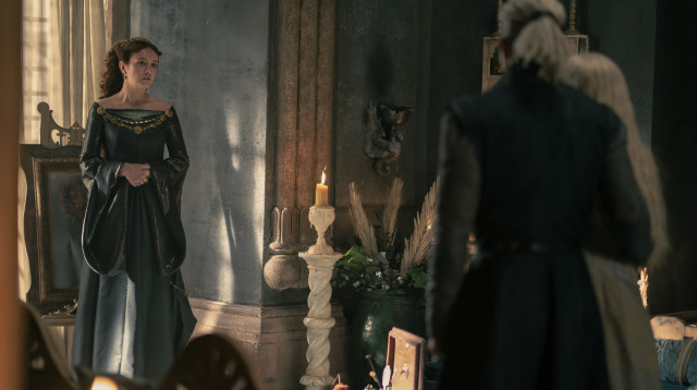 המלכה אליסנט, הנסיכה ראיניריה וליינור ואלריון, מתוך "בית הדרקון" (צילום: Ollie Upton/HBO, באדיבות yes)