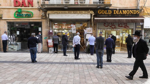 תפילת רחוב (צילום: מרק ישראל סלם)