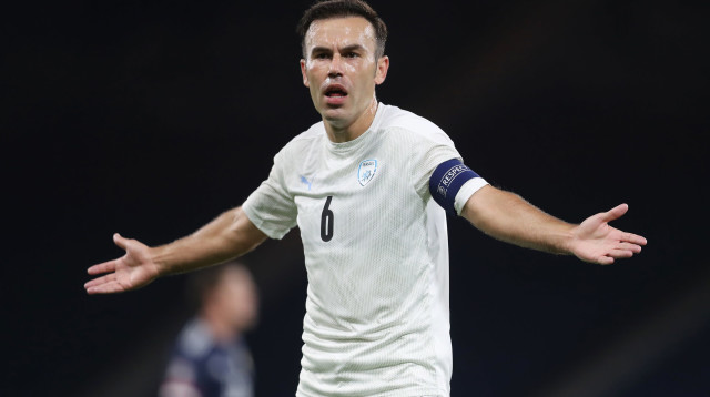 ביברס נאתכו קפטן נבחרת ישראל (צילום: רויטרס)