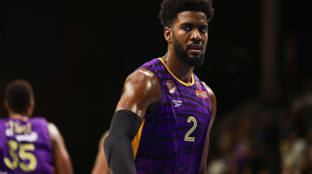 פנים חדשות בהפועל חולון. שון דאוסון (צילום: מאור אלקסלסי)