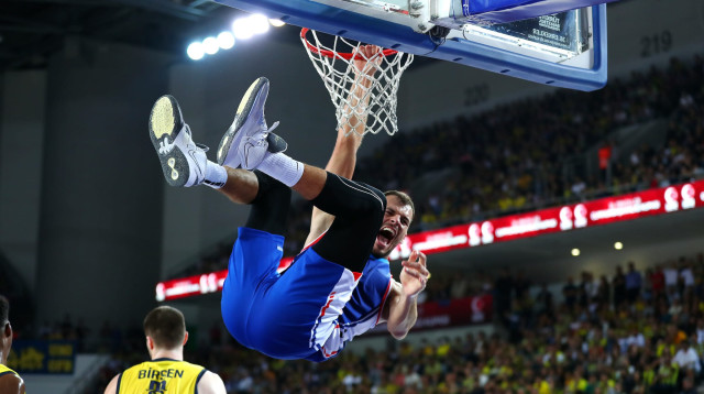 אנטה ז'יזיץ' שחקן אנאדולו אפס (צילום: אתר רשמי, אנאדולו אפס)