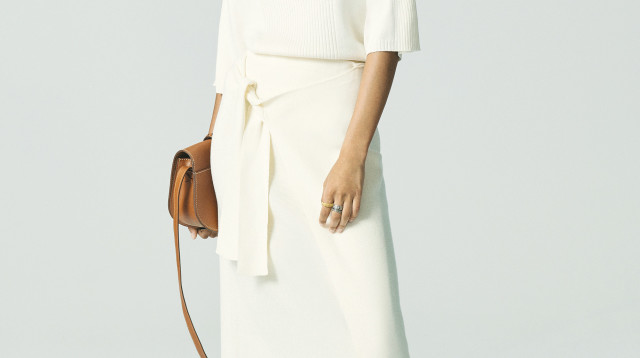 BASH לבוטיק 77, חצאית- 1093 שקלים, סריג- 1032 שקלים (צילום: יח"צ חו"ל)