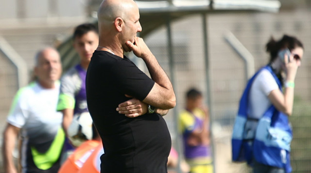 מאמן הפועל כפר סבא ארז בנודיס (צילום: מערכת וואלה!, לילך וייס)