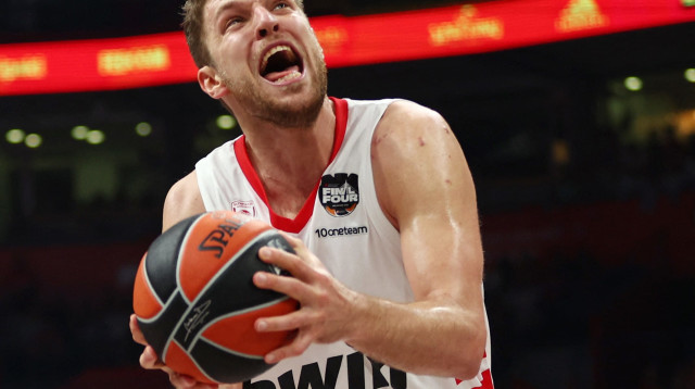 שחקן אולימפיאקוס סאשה וזנקוב (צילום: רויטרס)