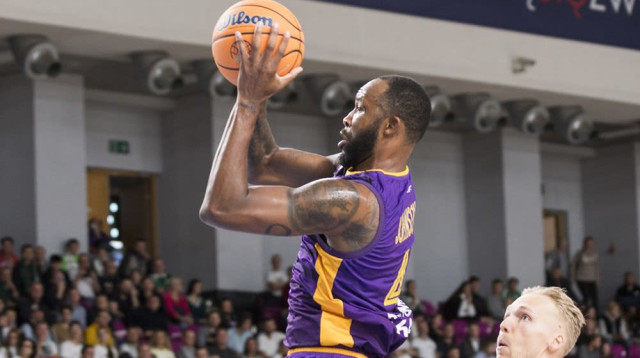 כריס ג'ונסון, הפועל חולון (צילום: אתר רשמי, FIBA)