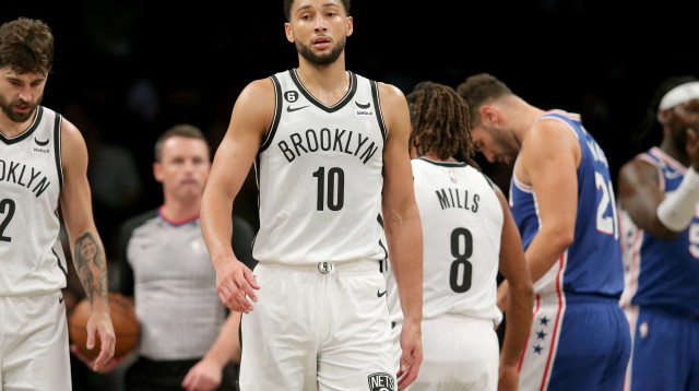 שוב על הפרקט. סימונס (צילום: רויטרס)