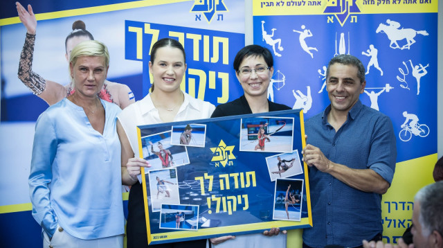 מימין דורון שיטרוק, לנה זליקמן, ניקול זליקמן ואלה סאמופלוב (צילום: יחצ)