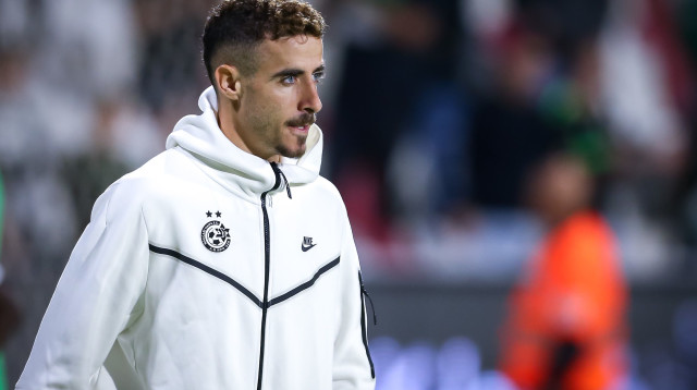 דולב חזיזה שחקן מכבי חיפה הפצוע (צילום: מאור אלקסלסי)