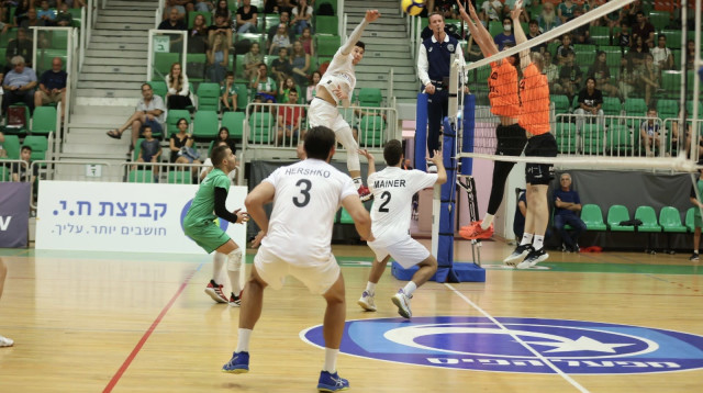 ניצחון חשוב לקבוצה מהשרון. שחקני הפועל כפר סבא (צילום: אתר רשמי, יוסי לזרוף, הפועל כפר סבא)