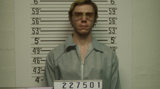 איוון פטרס, מתוך הסדרה על הרוצח ג'פרי דאהמר שהטריפה את העולם (צילום: נטפליקס)