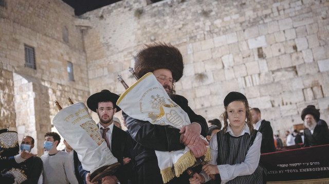 שמחת תורה (צילום: יונתן זינדל, פלאש 90)