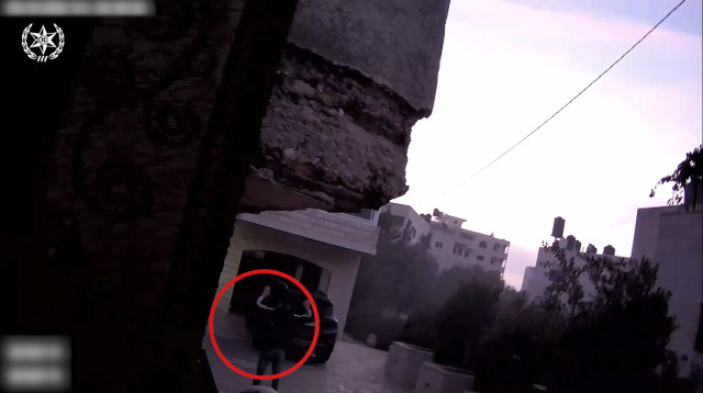 מעצר המחבל שביצע את הפיגוע בבית אל (צילום: דוברות המשטרה)