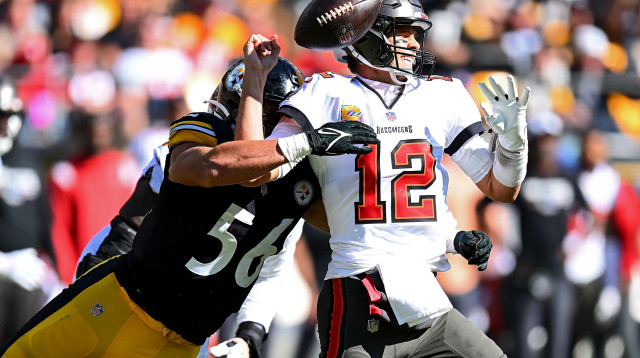 זה לא אותו דבר. טום בריידי נעצר על ידי אלכס הייסמית' מפיטסבורג (צילום: GettyImages, Joe Sargent)